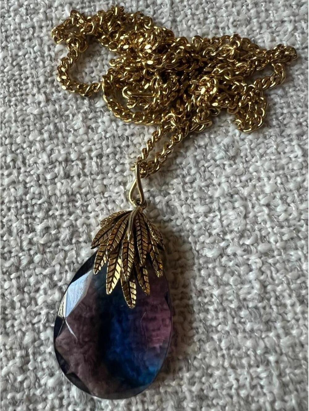 Glass Teardrop Pendant Necklace